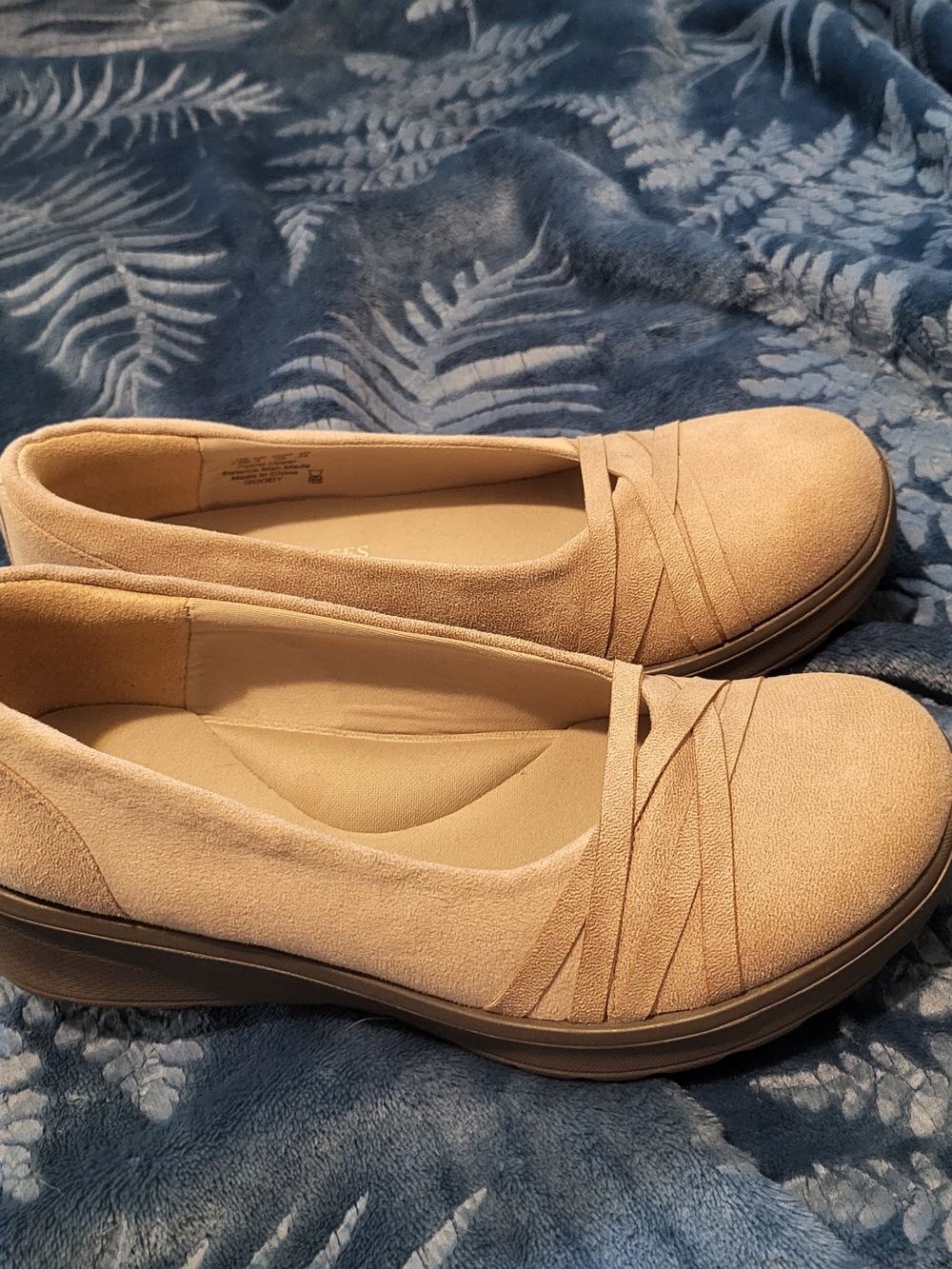 Women’s Size 8M Slip-On Comfort Flats
